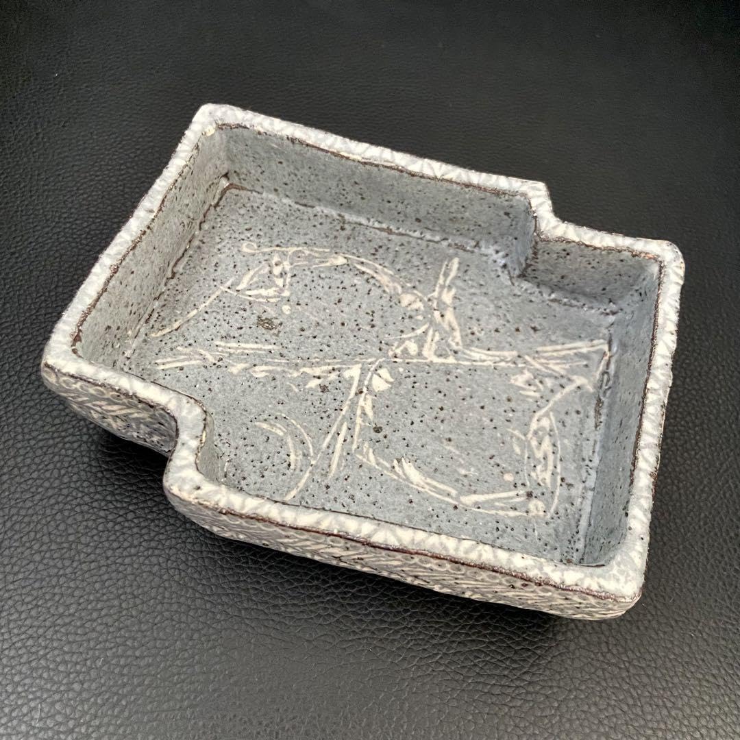 坂口健 東御土風紋三島向付 皿 器 作家もの 作陶展 共箱つき Amazon.co.jp: 坂口健 東御土風紋三島向付 皿 器 作家もの 作陶展 供箱